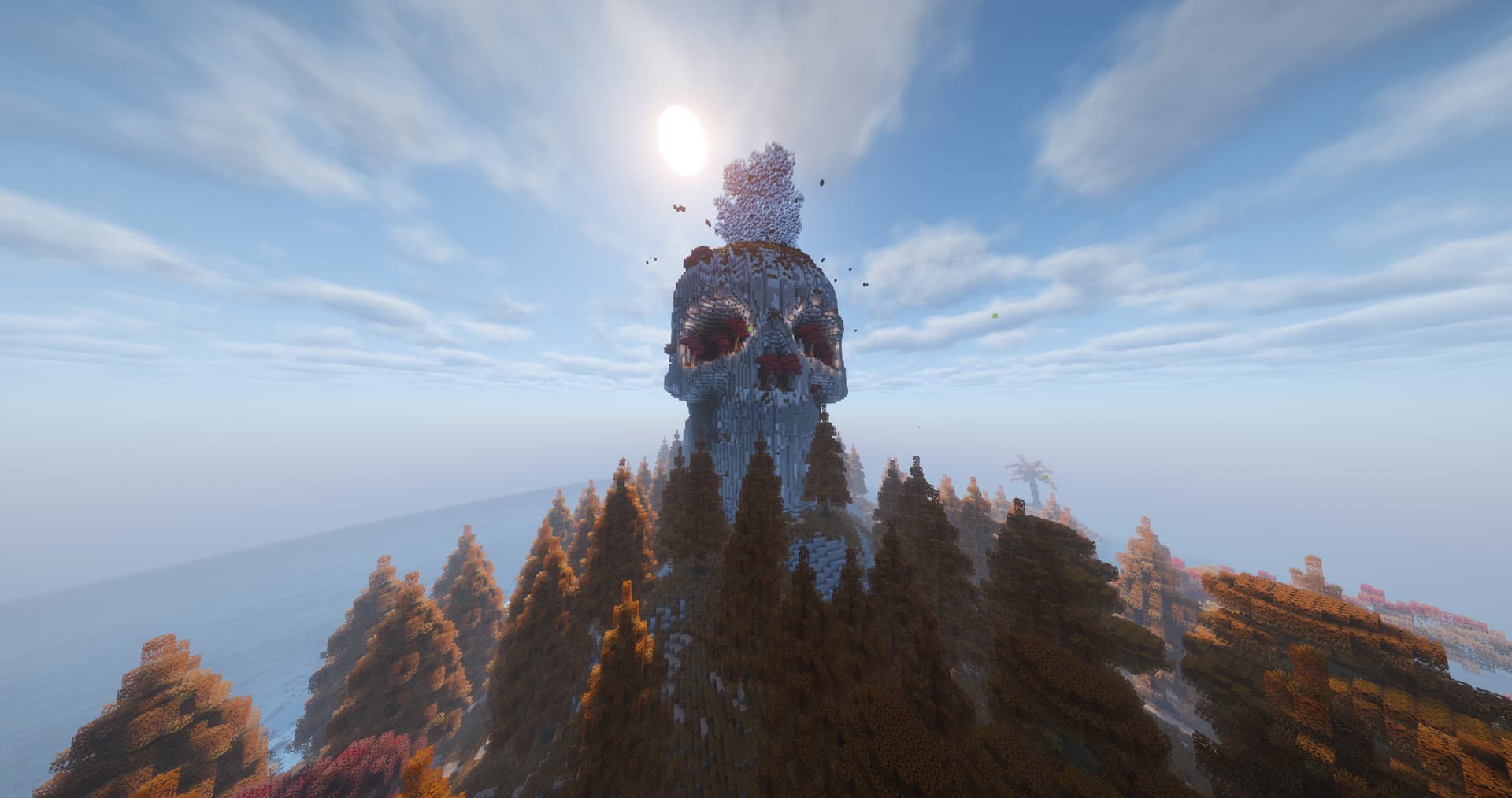 Grimhold: un enorme teschio di pietra costruito in cima a una rocca, contro il sole